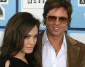 Джоли и Питт выбрали крестного