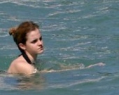 Эмма Уотсон с бойфрендом на пляже