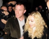 Мадонна явно сдала...