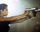 Джоли готова к самообороне