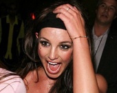 Бритни Спирс переквалифицировалась в стриптизершу (ФОТОРЕПОРТАЖ)