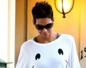 Халли Берри тоже любит вампиров Халли Берри тоже любит вампиров