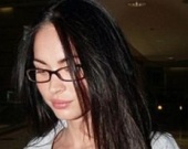 Меган Фокс прошлась по аэропорту в нижнем белье