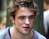 Роберт Паттинсон продолжает страдать