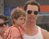 Мэттью МакКонахи с семьей на съемках своего нового фильма