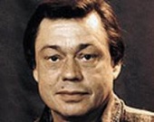 К Николаю Караченцову возвращается память