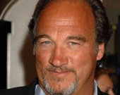 Джеймс Белуши снимется в "Призраке"