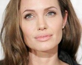 Анжелина Джоли купила сыну нож Анжелина Джоли купила сыну нож