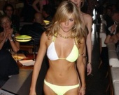 Сиена Миллер завоевывает мужчин грудью