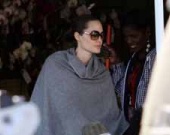 Анджелина Джоли, Шайло и Захара ходят по магазинам