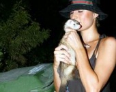 Пэрис Хилтон лазит по помойкам!