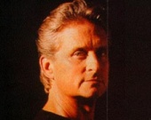 Майкл Дуглас один, совсем один...