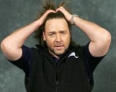 Рассел Кроу извинился за драку