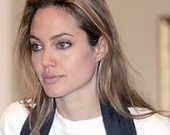 Джоли и Питт продали ребенка