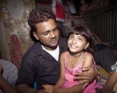 Отец звезды "Миллионера из трущоб" обвинил СМИ в провокации