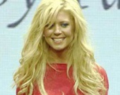 Таре Рейд бюстгалтер не нужен?